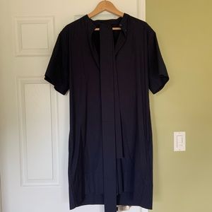 Navy blue button up dress from Everlane. Never worn. Has pockets!